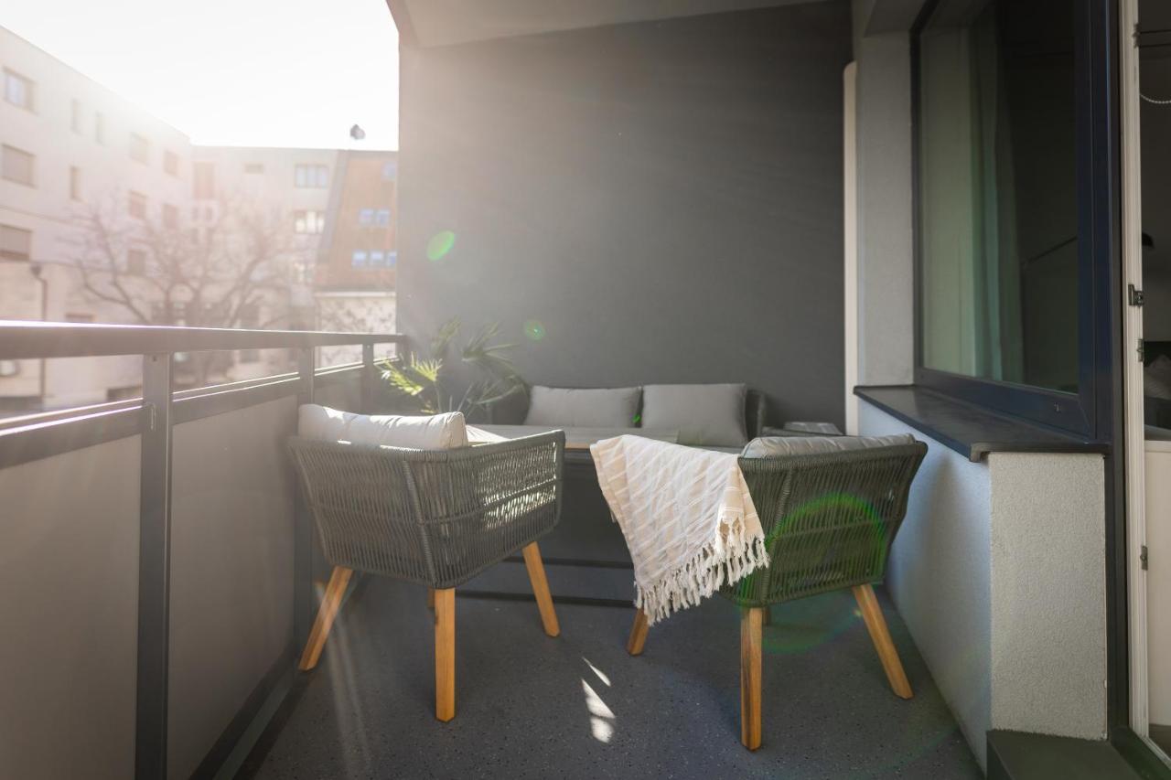 Quiet & Cozy Apartment Old Town - Free Underground Parking Kosice Exterior photo