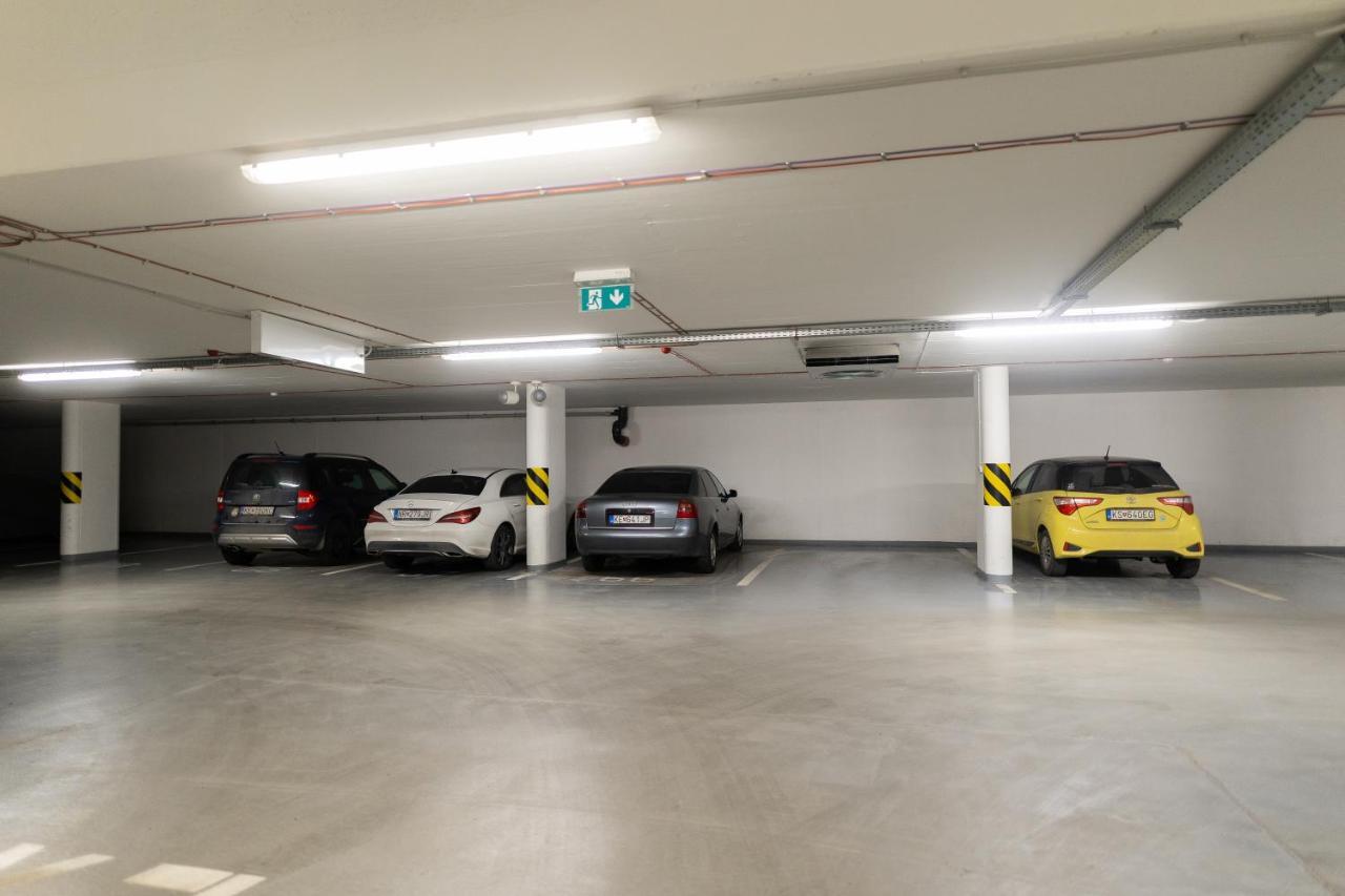 Quiet & Cozy Apartment Old Town - Free Underground Parking Kosice Exterior photo