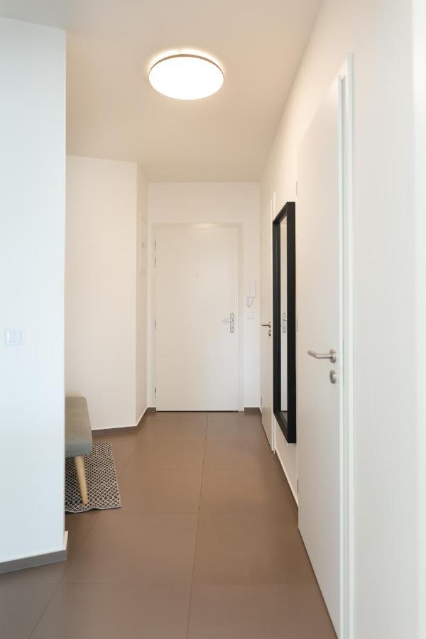 Quiet & Cozy Apartment Old Town - Free Underground Parking Kosice Exterior photo